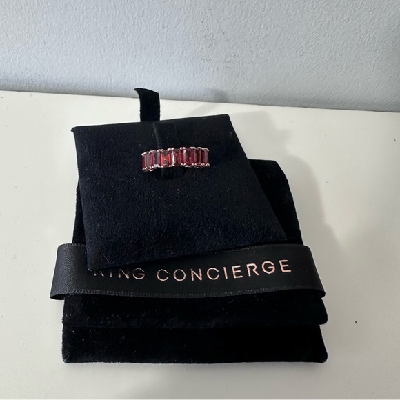 Ring concierge Garnet Ring - Picture 3 of 8